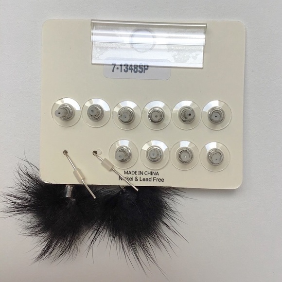 NEW CLOVER Multi Pack Faux Fur & Stud Earrings Set - Picture 3 of 3